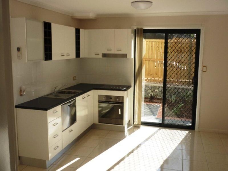 1/8 Cambridge  St, Carina Heights QLD 4152