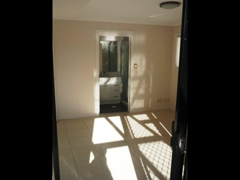 1/8 Cambridge  St, Carina Heights QLD 4152