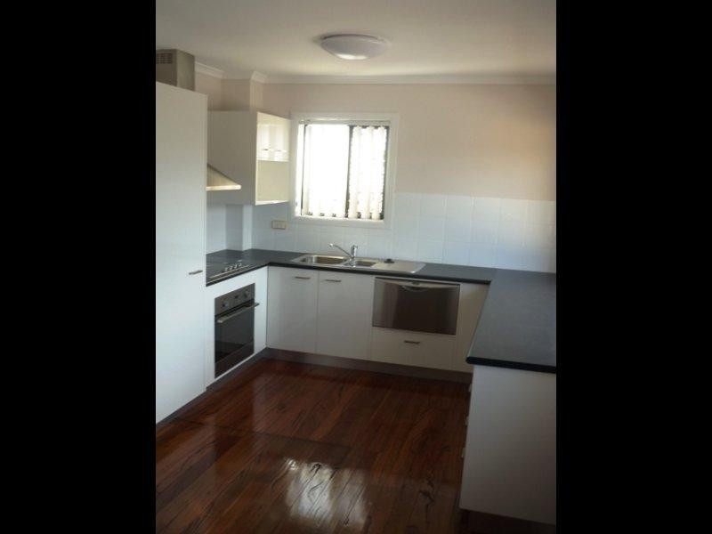 1/8 Cambridge  St, Carina Heights QLD 4152