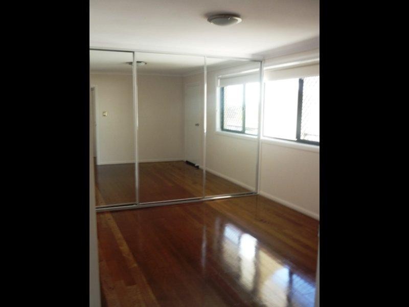 1/8 Cambridge  St, Carina Heights QLD 4152