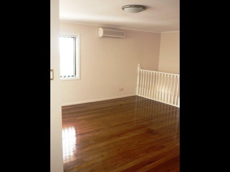 1/8 Cambridge  St, Carina Heights QLD 4152