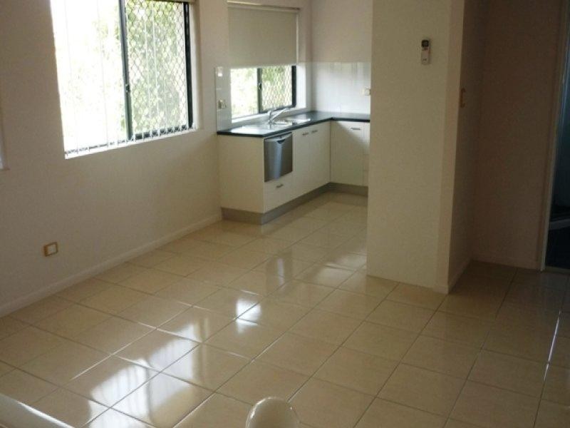 2/9 Monmouth  St, Morningside QLD 4170