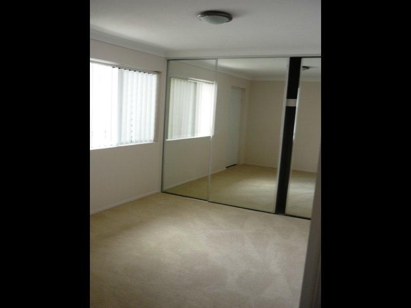 2/9 Monmouth  St, Morningside QLD 4170