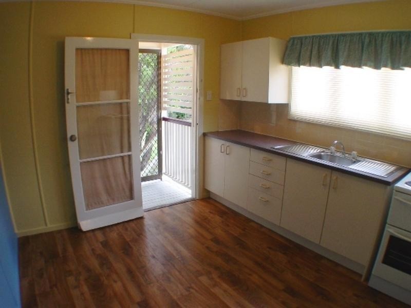 2/66 Harold St, Holland Park QLD 4121