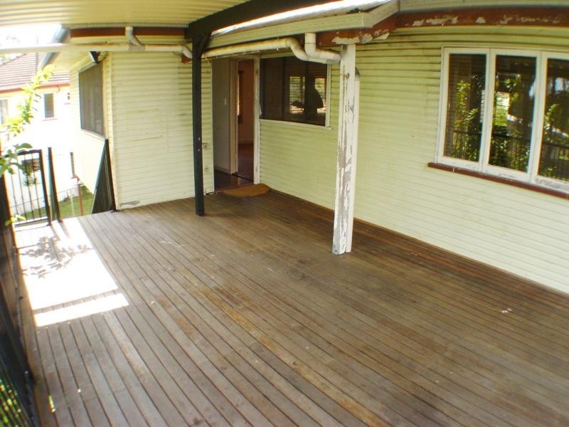 402 Chatsworth  Rd, Coorparoo QLD 4151