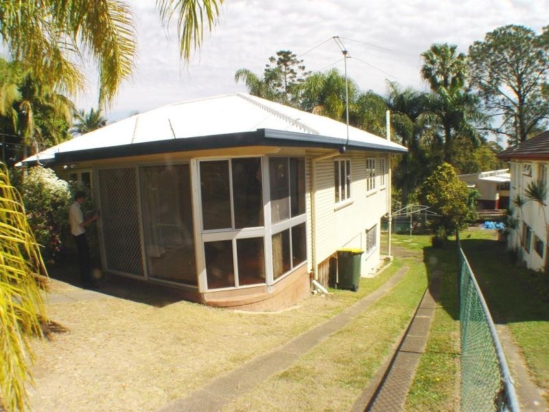 402 Chatsworth  Rd, Coorparoo QLD 4151