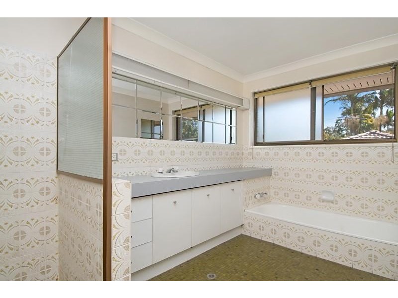 2 Grenville  St, Springwood QLD 4127