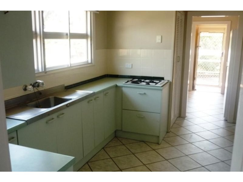 9 Burn St, Camp Hill QLD 4152