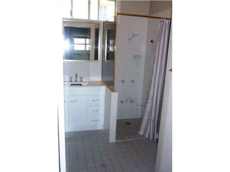 9 Burn St, Camp Hill QLD 4152