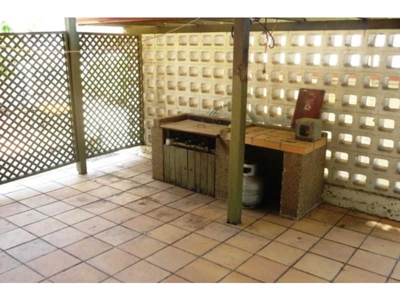 9 Burn St, Camp Hill QLD 4152