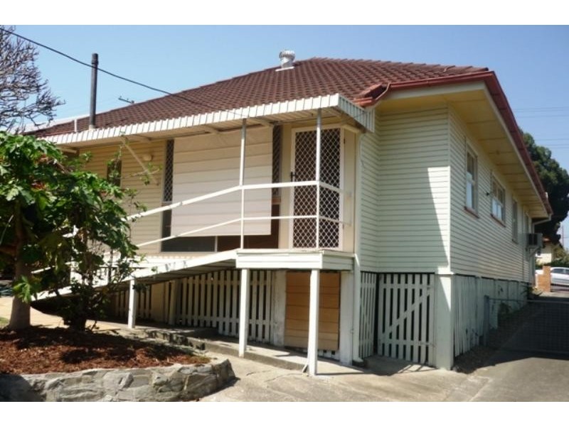 9 Burn St, Camp Hill QLD 4152