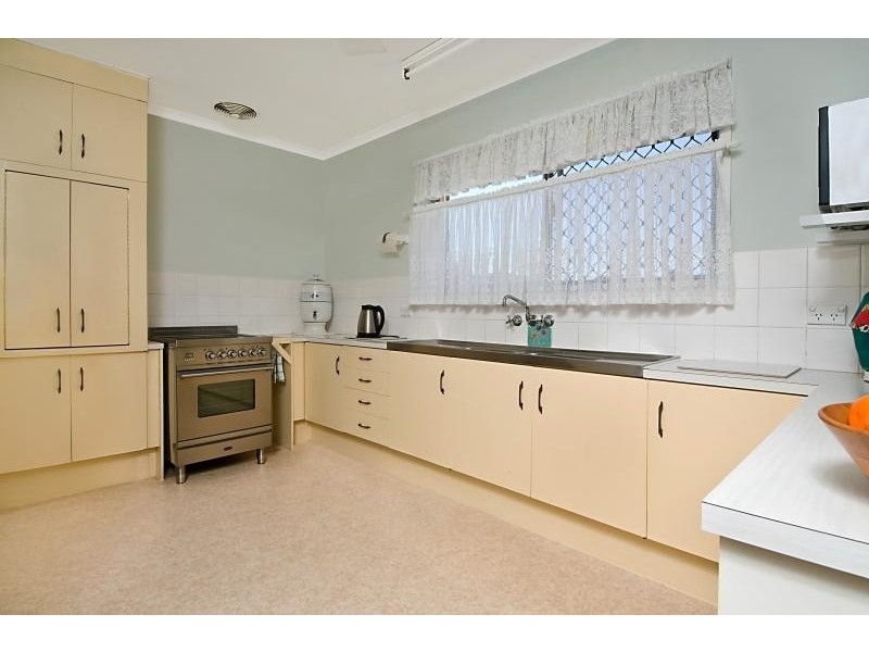 57 Pavo St, Camp Hill QLD 4152