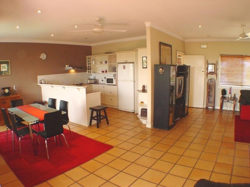 76 Newman Ave, Camp Hill QLD 4152