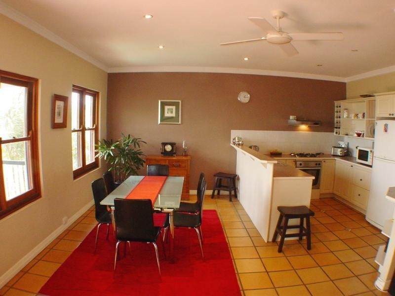 76 Newman Ave, Camp Hill QLD 4152