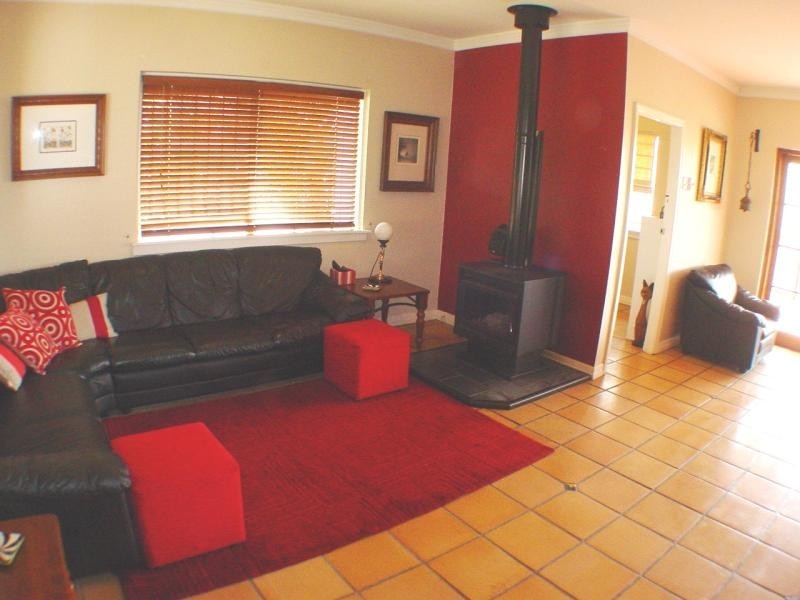 76 Newman Ave, Camp Hill QLD 4152