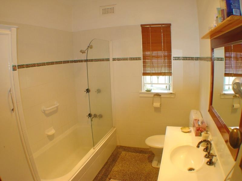 76 Newman Ave, Camp Hill QLD 4152