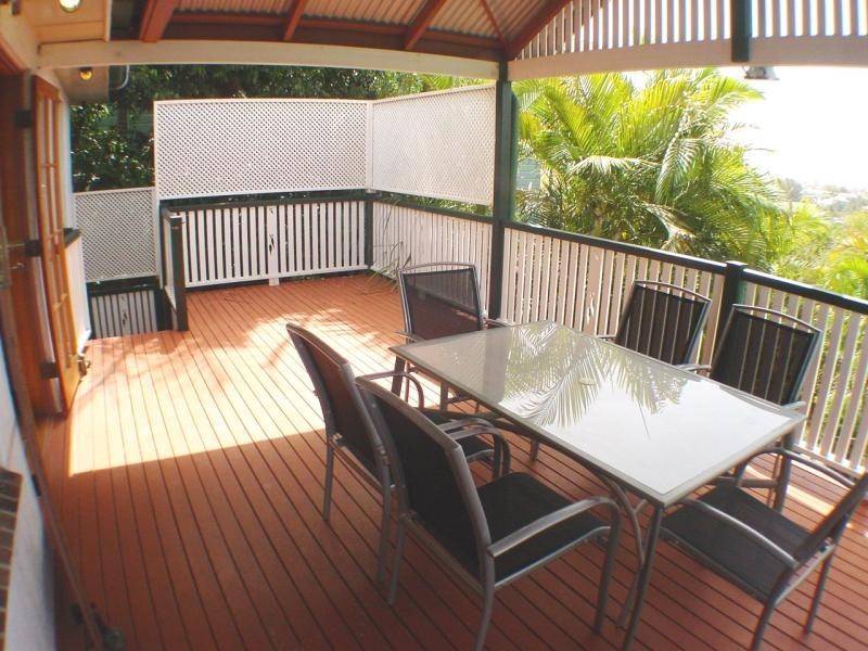 76 Newman Ave, Camp Hill QLD 4152