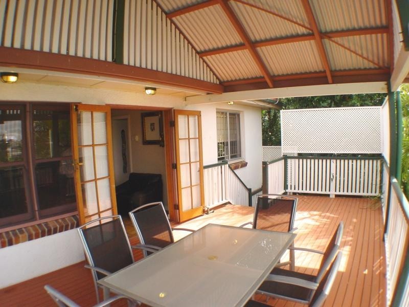 76 Newman Ave, Camp Hill QLD 4152