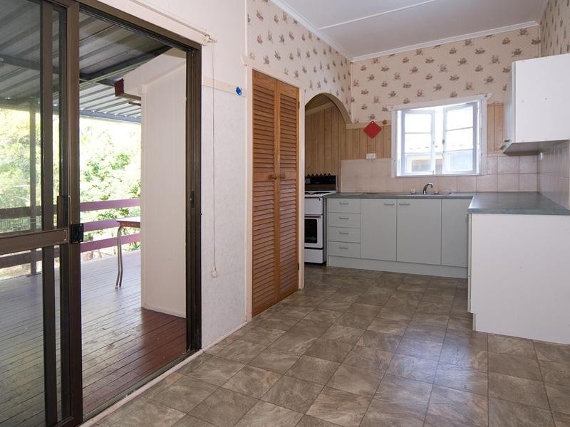 295 Nursery Rd, Holland Park QLD 4121