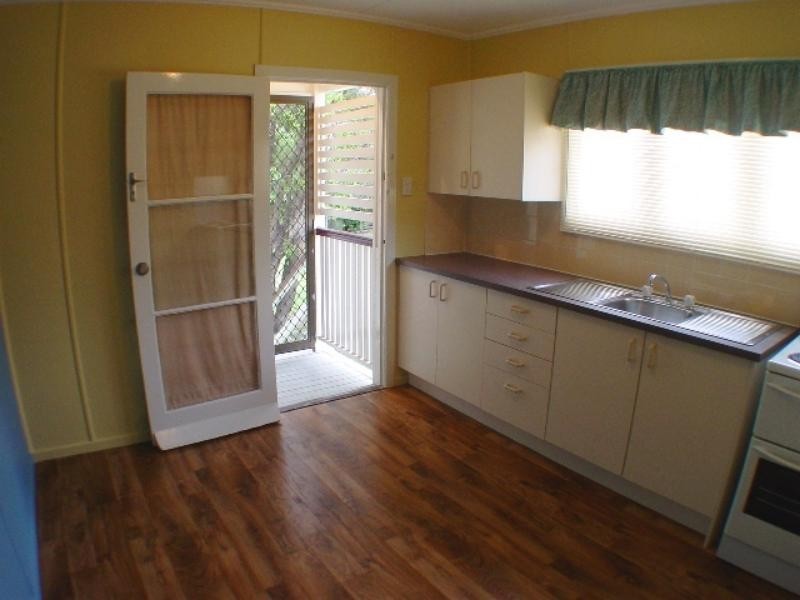 1 & 2/66 Harold St, Holland Park QLD 4121