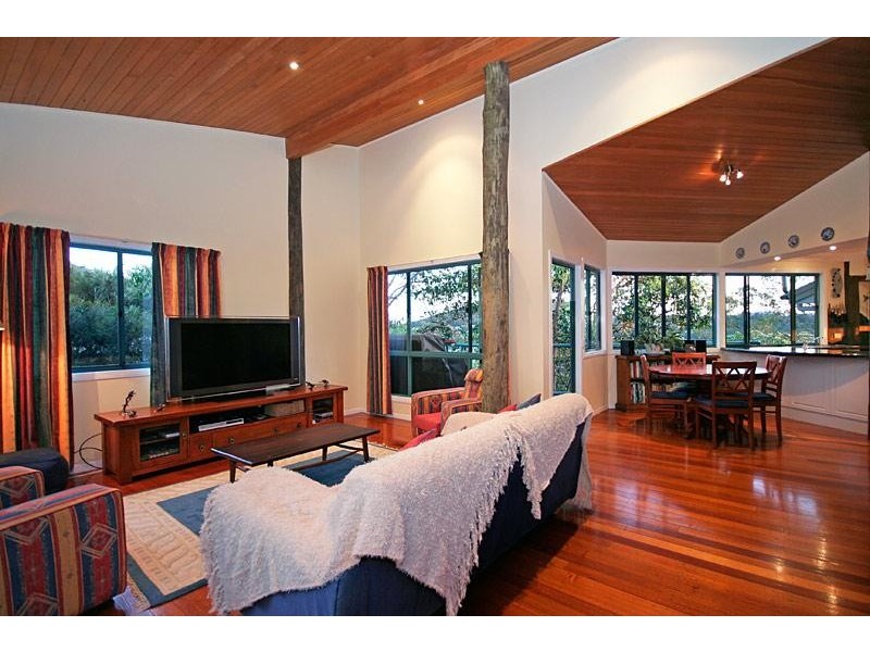 24 Hoya St, Holland Park West QLD 4121