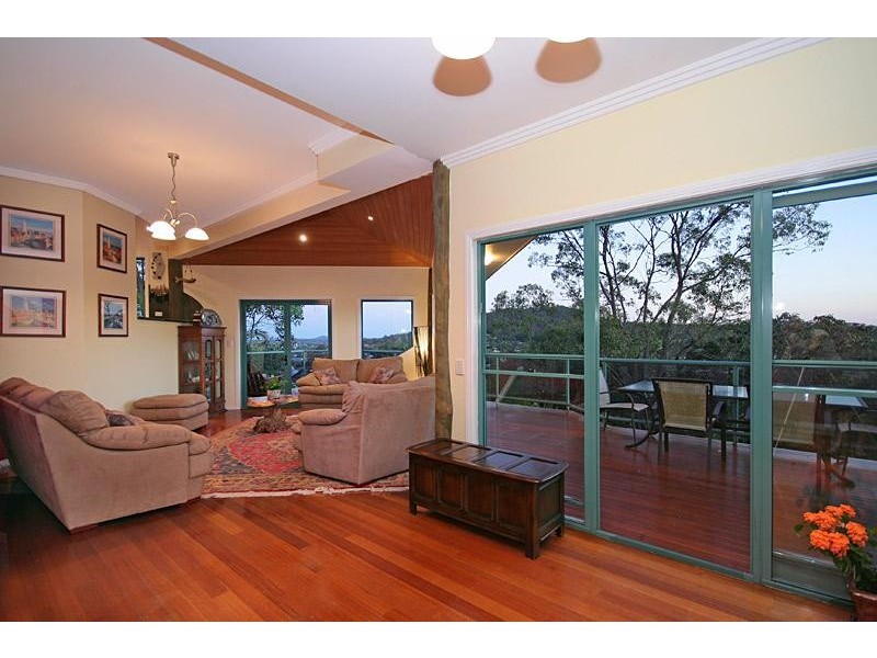 24 Hoya St, Holland Park West QLD 4121