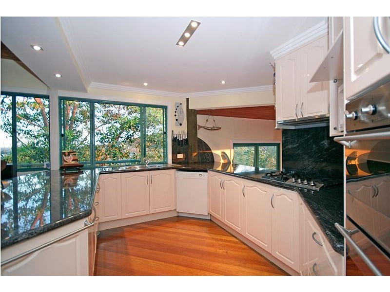 24 Hoya St, Holland Park West QLD 4121