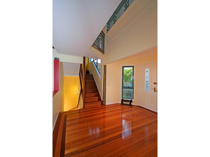 24 Hoya St, Holland Park West QLD 4121