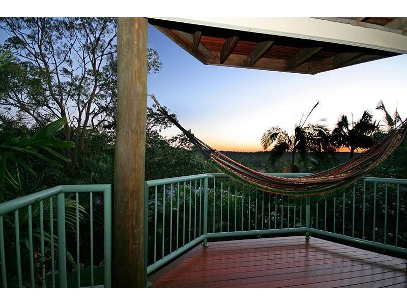 24 Hoya St, Holland Park West QLD 4121