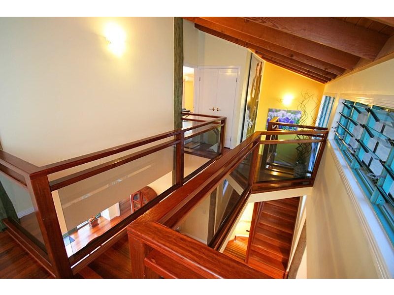 24 Hoya St, Holland Park West QLD 4121