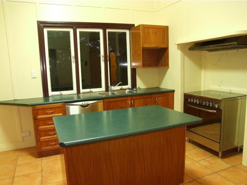 11 Rolle  St, Holland Park West QLD 4121