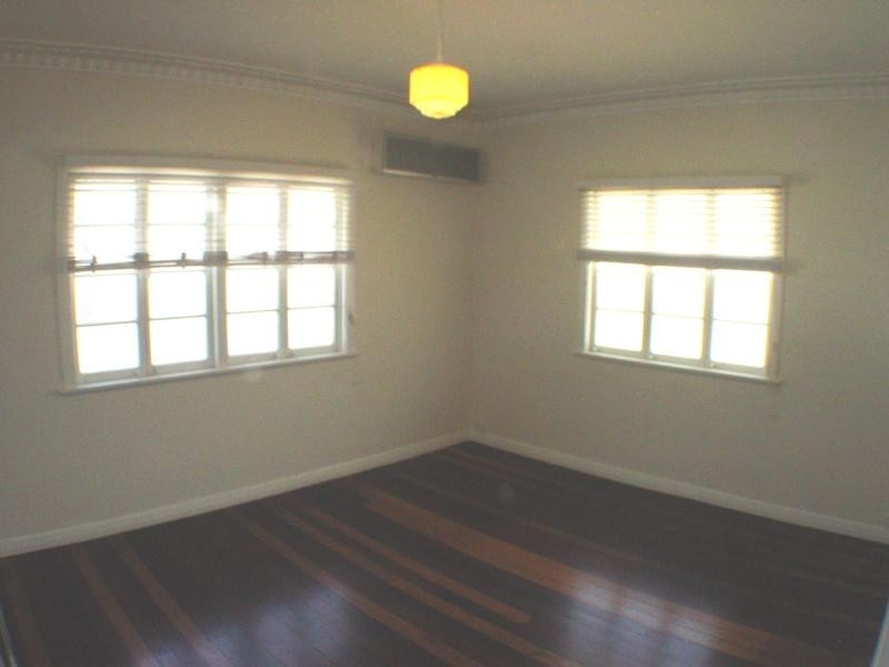 402 Chatsworth Rd, Coorparoo QLD 4151