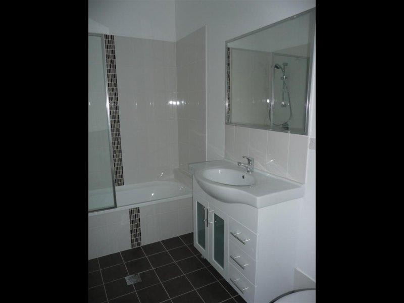 115 Railway Pde, Norman Park QLD 4170