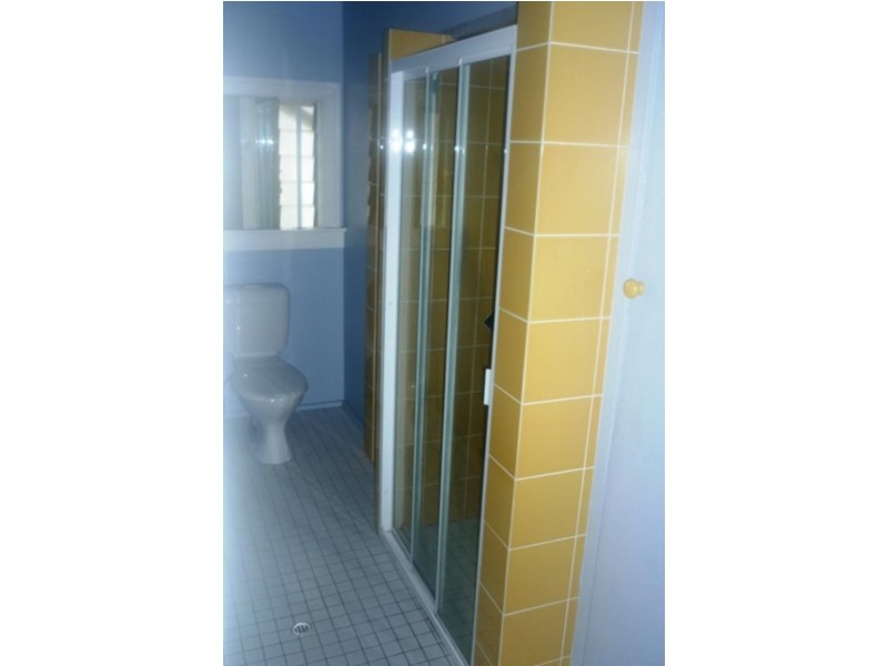 115 Railway Pde, Norman Park QLD 4170