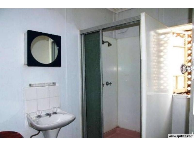 115 Railway Pde, Norman Park QLD 4170