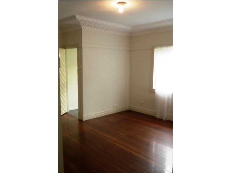 115 Railway Pde, Norman Park QLD 4170