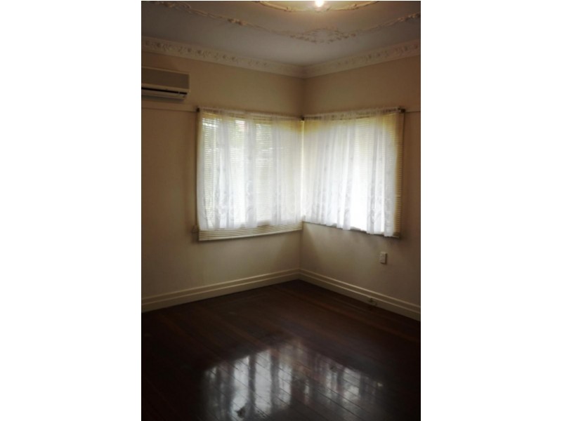 115 Railway Pde, Norman Park QLD 4170