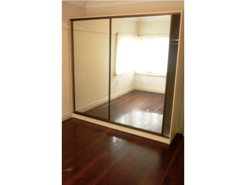 115 Railway Pde, Norman Park QLD 4170