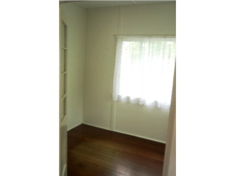 115 Railway Pde, Norman Park QLD 4170