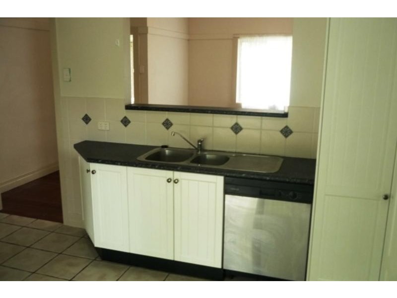 115 Railway Pde, Norman Park QLD 4170