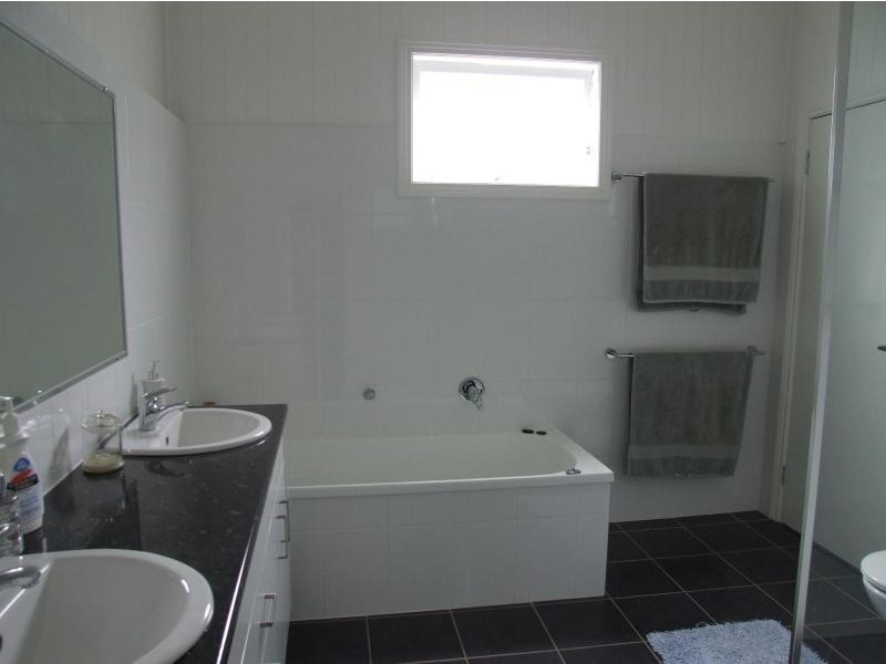 116 Mowbray Tce, East Brisbane QLD 4169