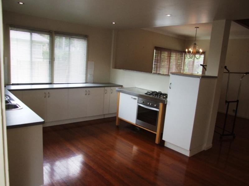 1033 Logan Rd, Holland Park QLD 4121