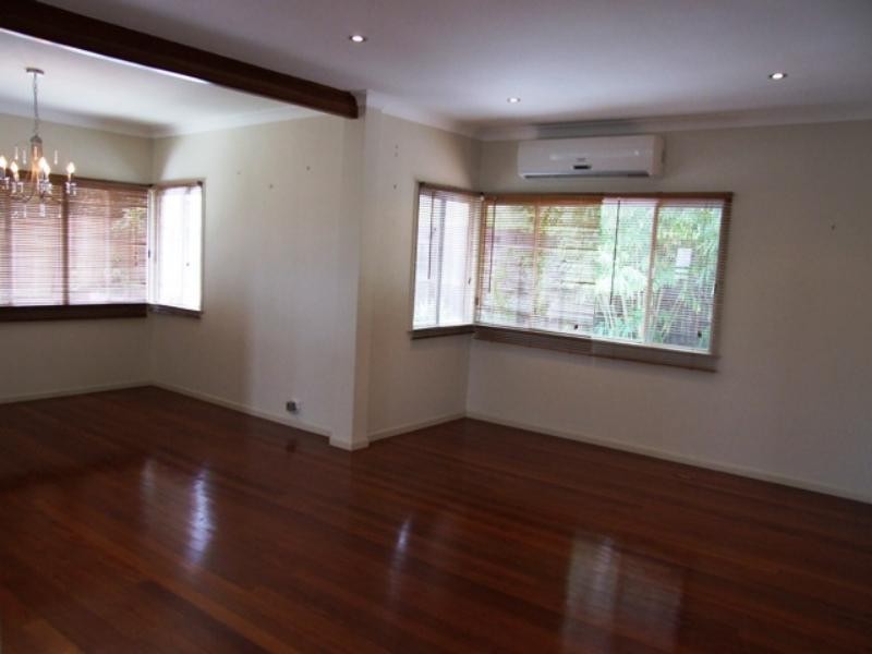1033 Logan Rd, Holland Park QLD 4121