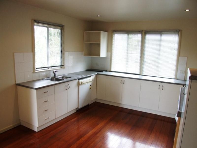 1033 Logan Rd, Holland Park QLD 4121