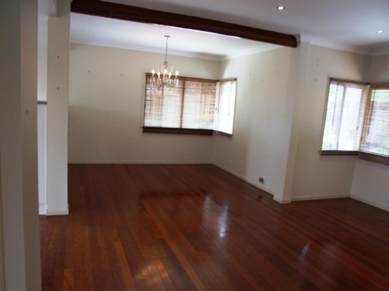 1033 Logan Rd, Holland Park QLD 4121