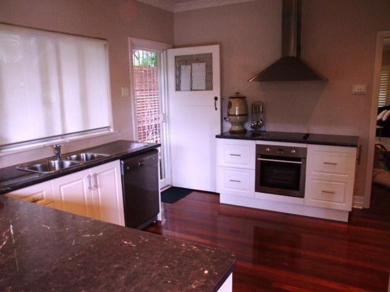 1127 Logan  Rd, Holland Park QLD 4121