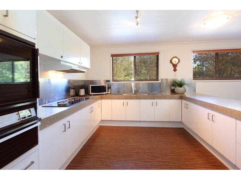 6 Craigmoor St, Holland Park QLD 4121