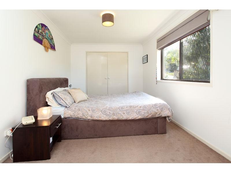 6 Craigmoor St, Holland Park QLD 4121