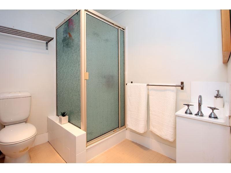 6 Craigmoor St, Holland Park QLD 4121