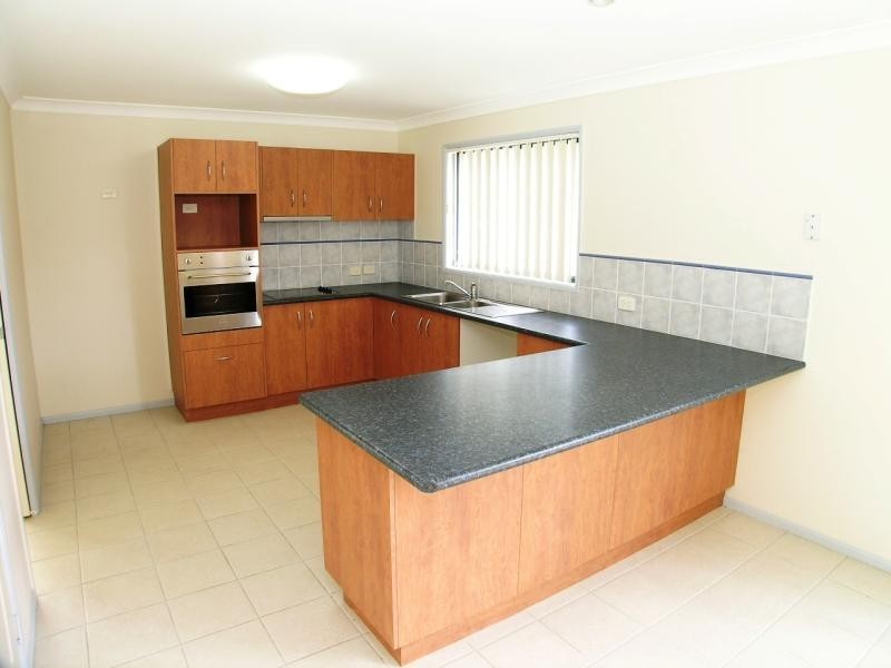 16 Estate Pl, Holland Park West QLD 4121